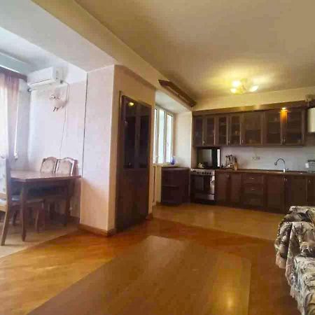 3 Room Apartment In Small Center Of Erivan Dış mekan fotoğraf